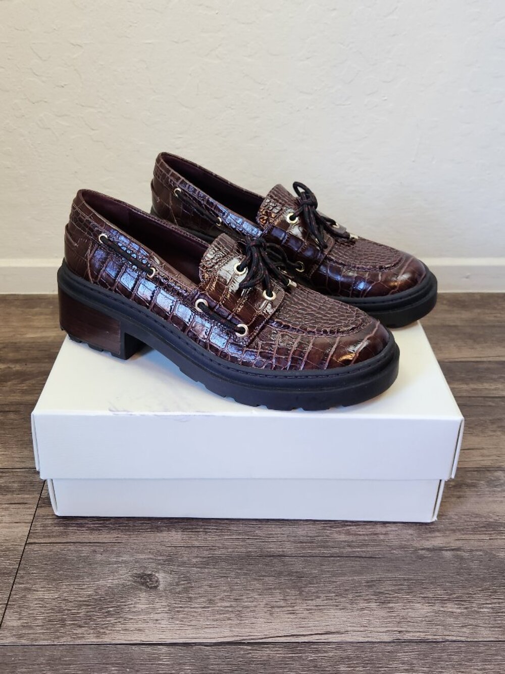 Bernardo Nico Croc Embossed Leather Lug-Sole Boat Loafers Chocolate Wine sz 10